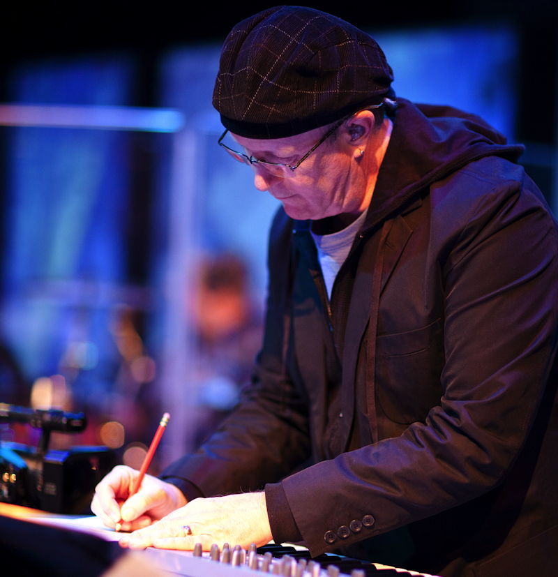 Bio Bob Singleton composerarrangerproducer